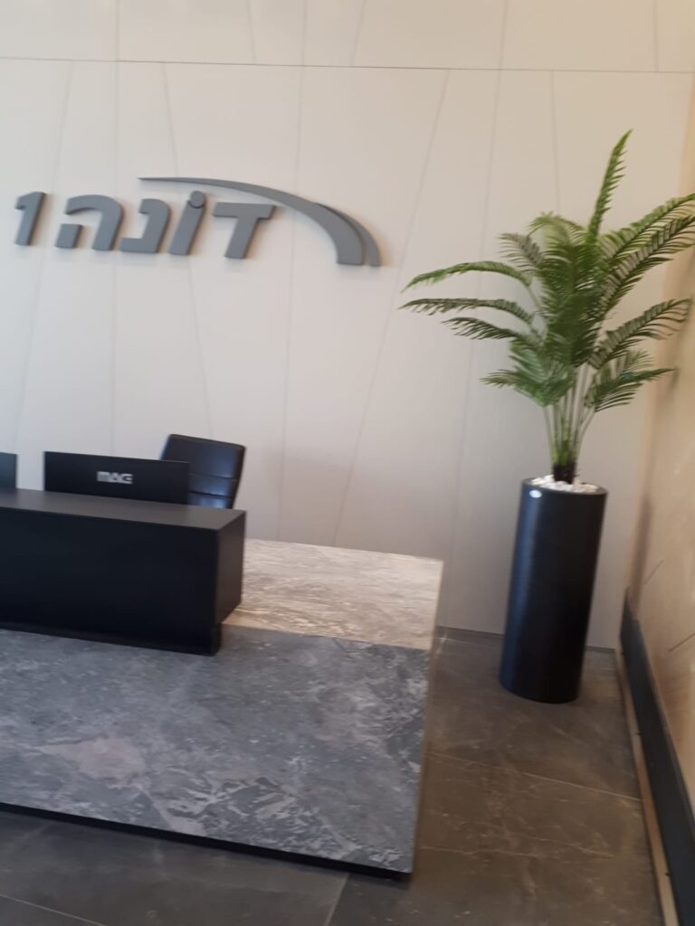 עציץ מלאכותי כד שחור עגול דקל