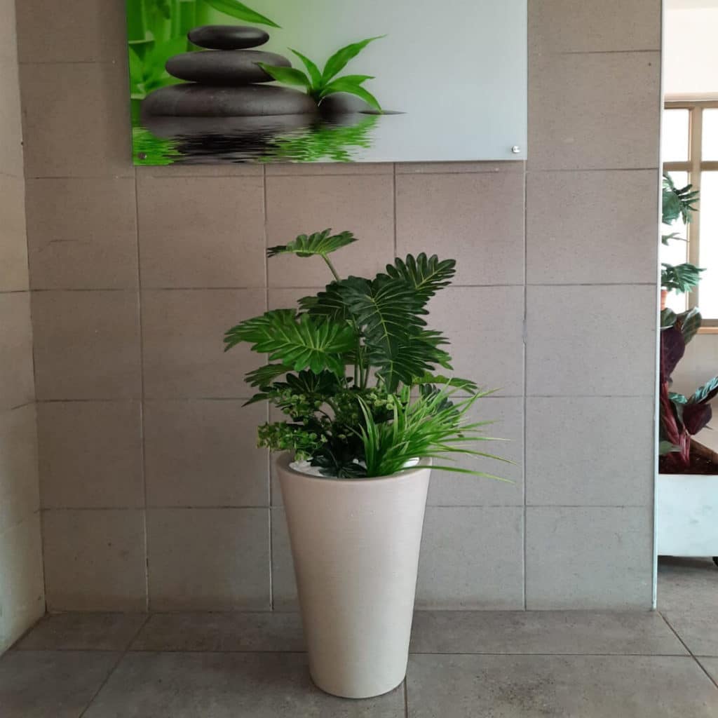 קוקטייל צמחים בכד עגול