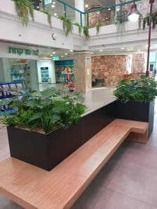 עציצים מלאכותיים גדולים