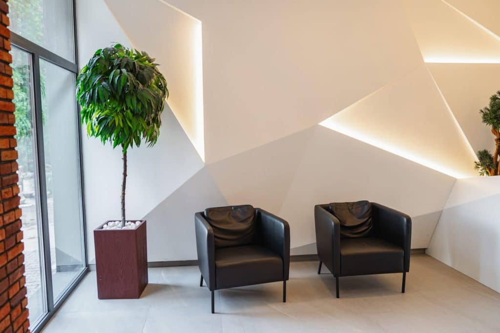 עצים מלאכותיים גדולים ללובי